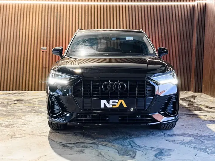 Audi Q3 2019 photo 2