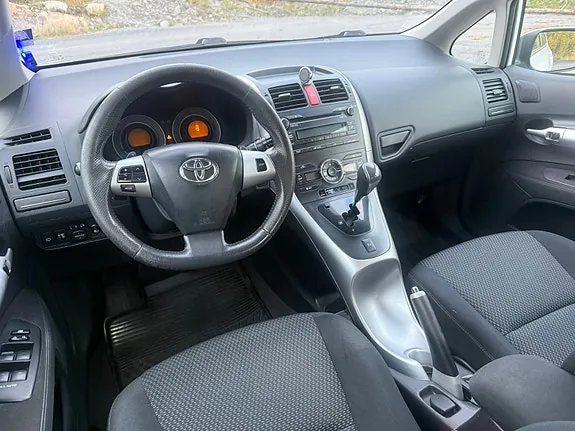 Toyota Auris 2010 photo 5