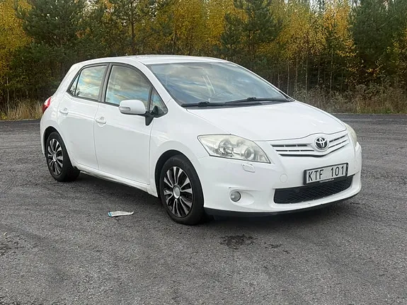 Toyota Auris 2010 photo 4