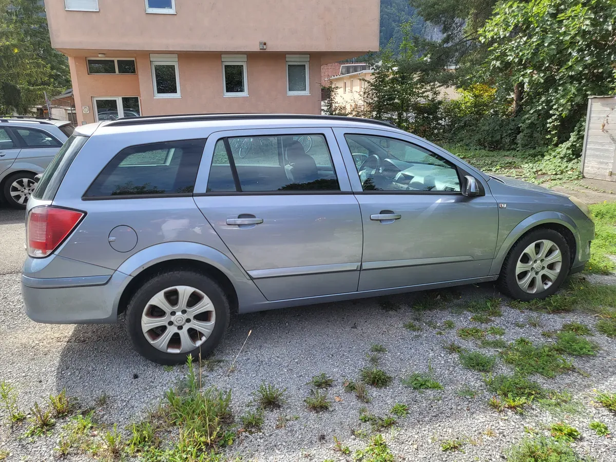 Opel Astra 2009 photo 3
