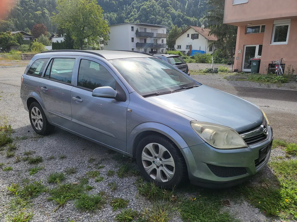 Opel Astra 2009 photo 2