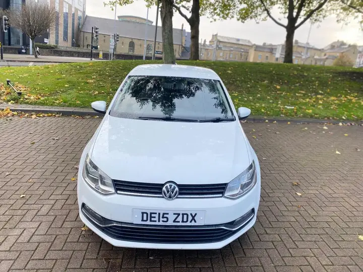Volkswagen Polo 2015 photo 2