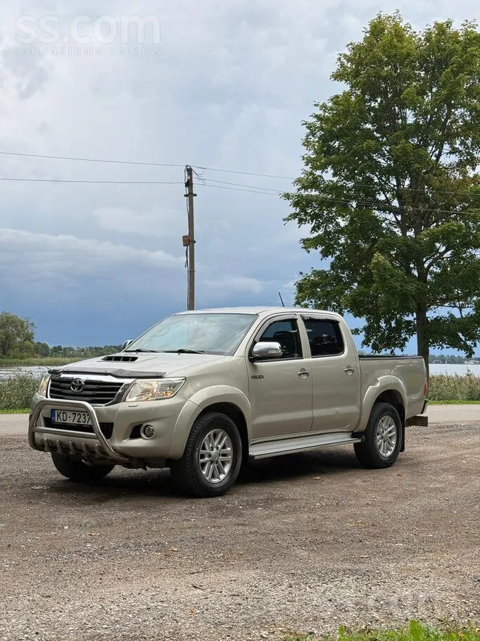 Toyota Hilux 2015 photo 2