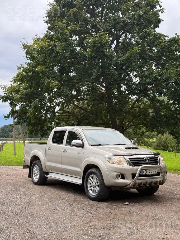 Toyota Hilux 2015 photo 4