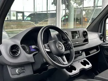 Mercedes-Benz Sprinter 2024 photo 3