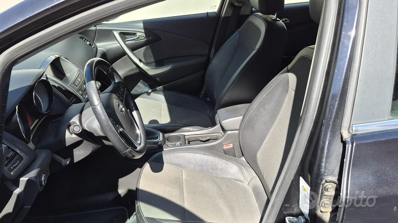 Opel Astra 2011 photo 3