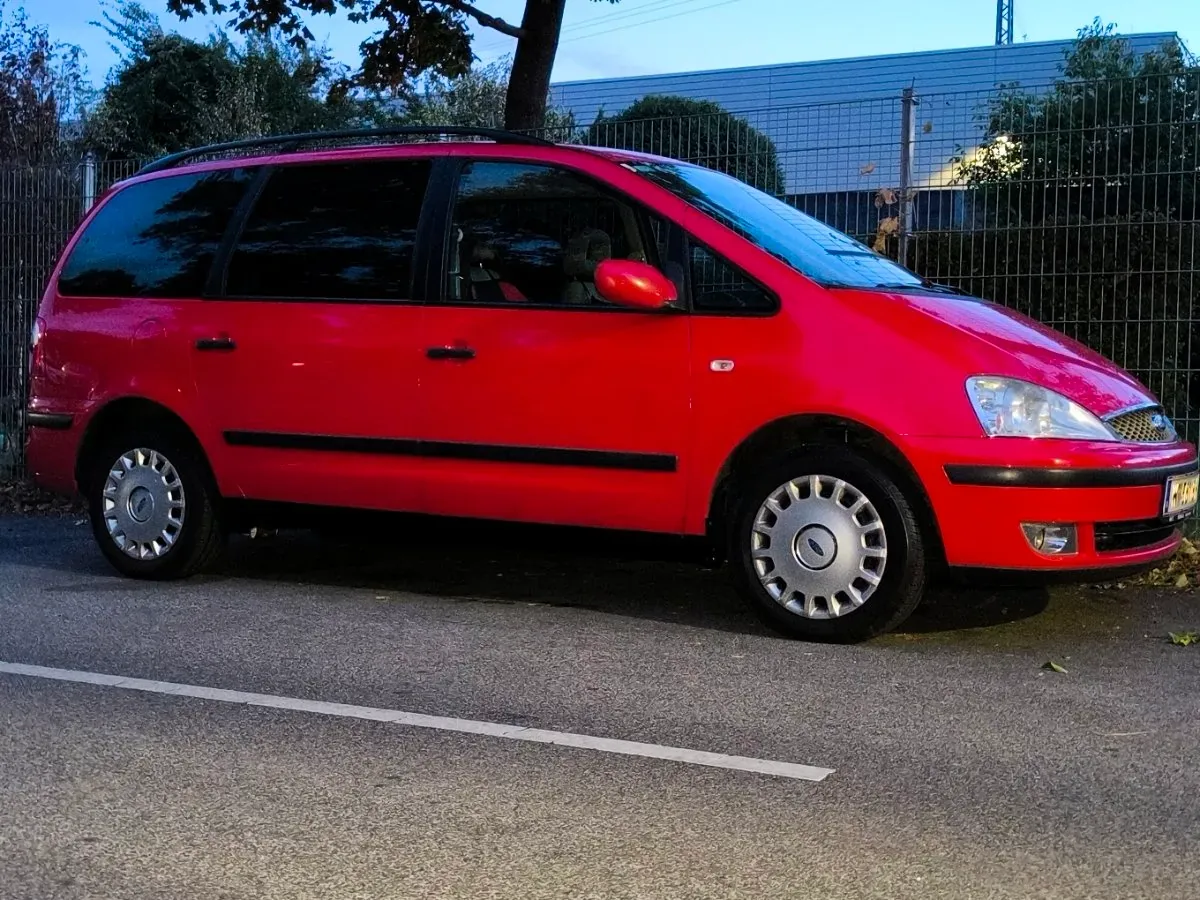 Ford Galaxy 2004 photo 2