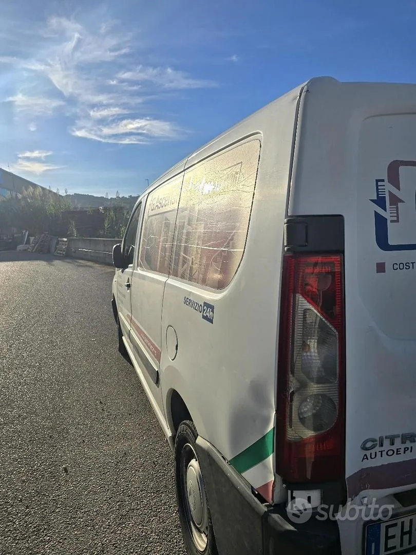 Citroen Jumpy 2011 photo 2