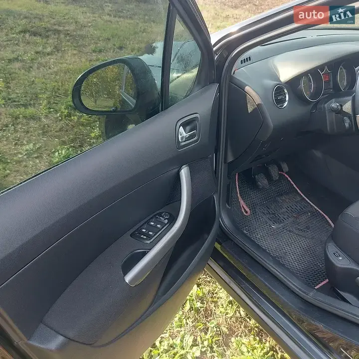Peugeot 308 2008 photo 4