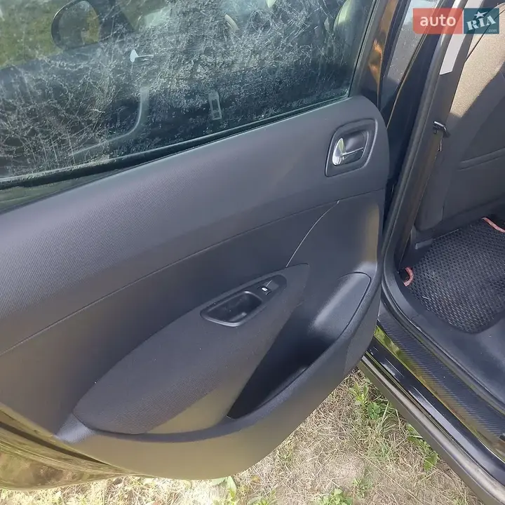 Peugeot 308 2008 photo 5