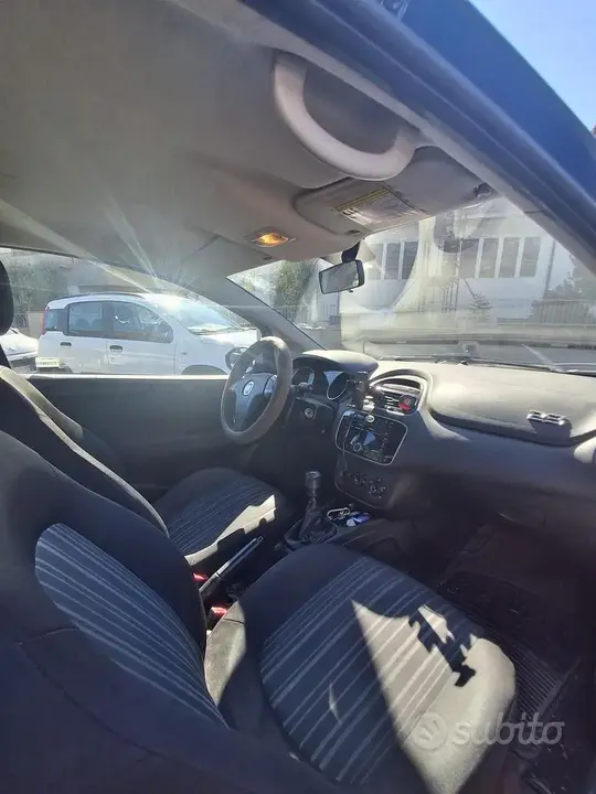 Fiat Punto 2011 photo 5