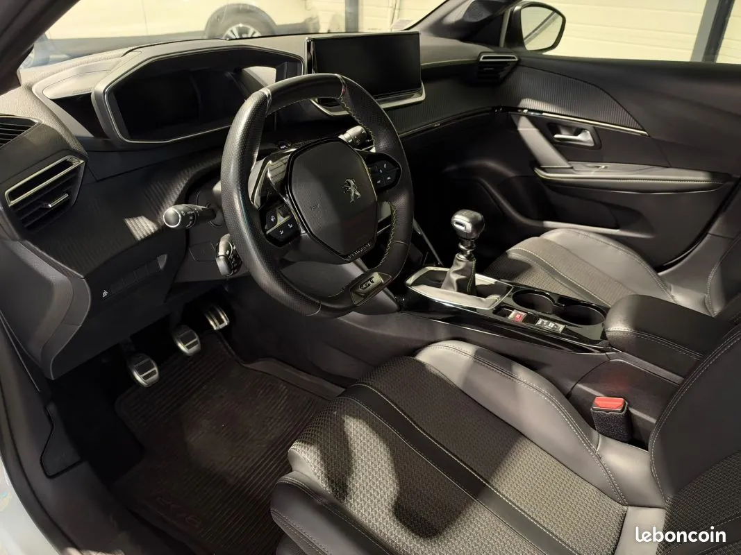 Peugeot 208 2022 photo 2