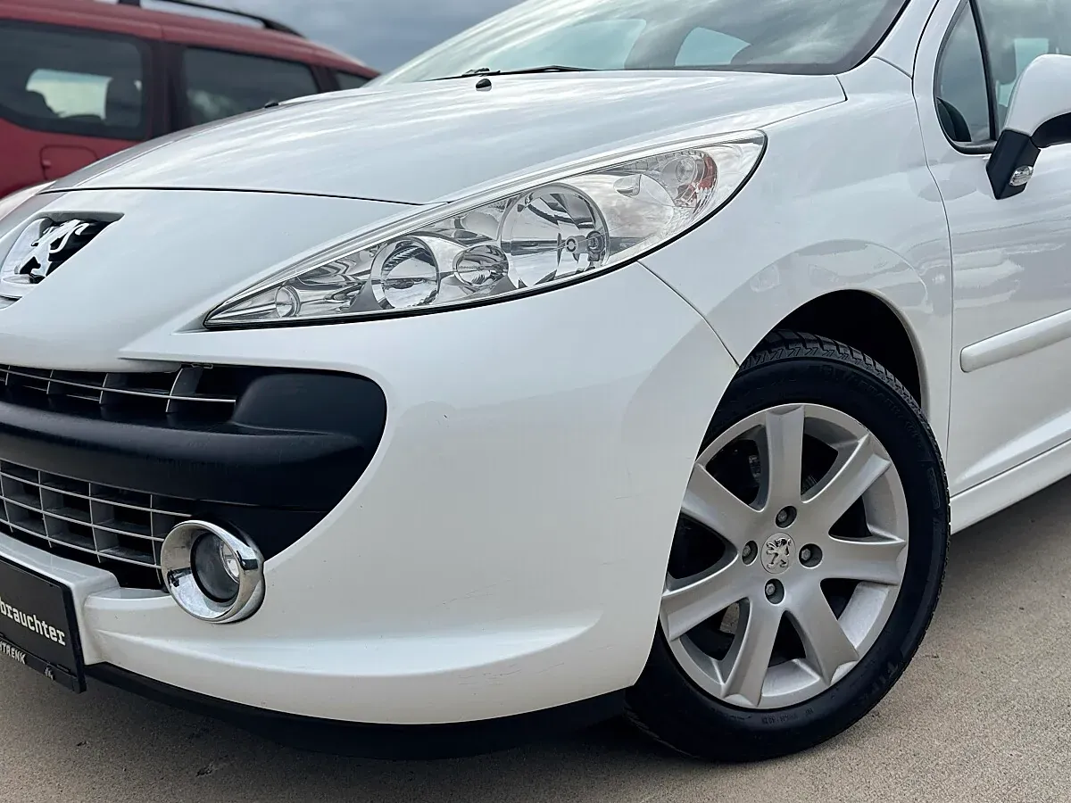 Peugeot 207 2008 photo 2