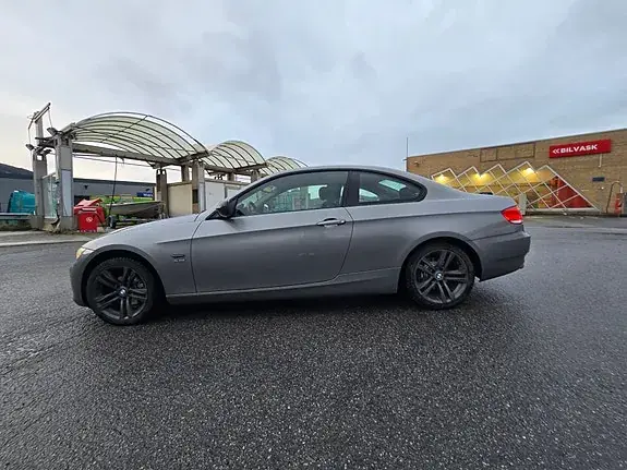 BMW 320D 2010 photo 2
