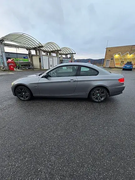 BMW 320D 2010 photo 3