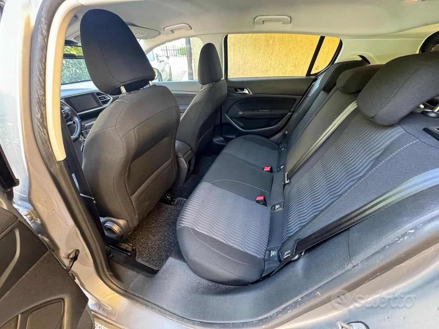 Peugeot 308 2015 photo 2