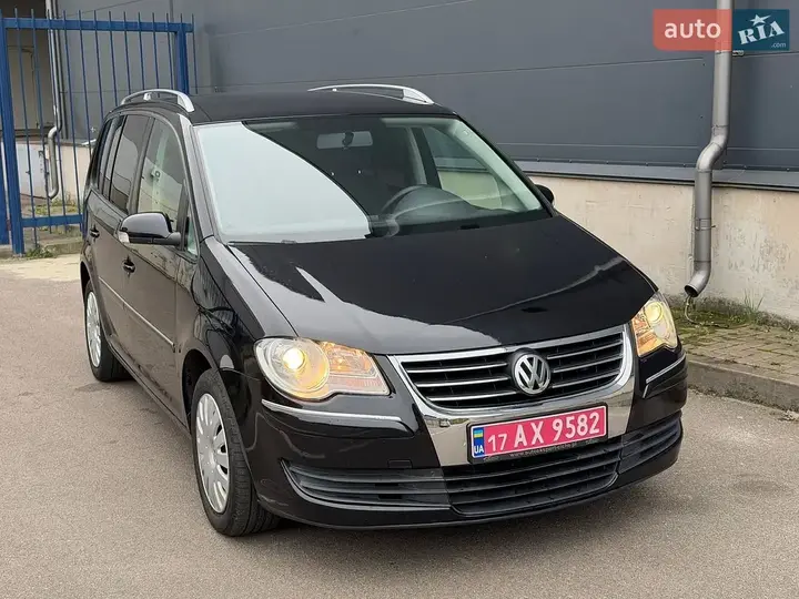 Volkswagen Touran 2008 photo 2