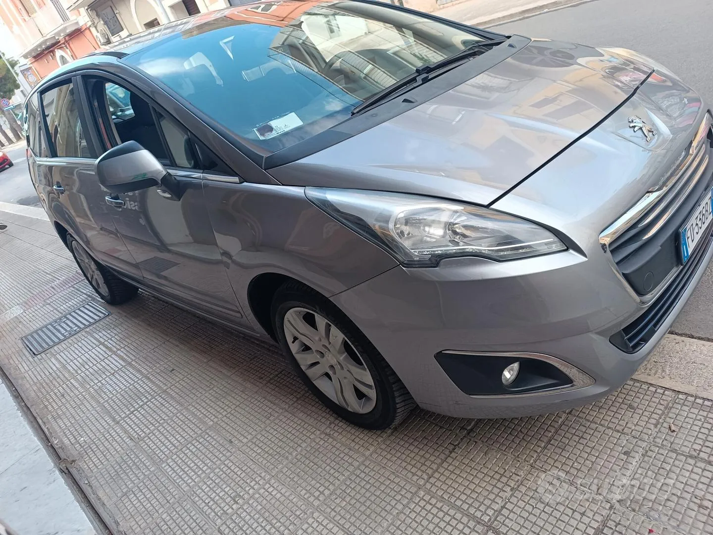 Peugeot 5008 2016 photo 2