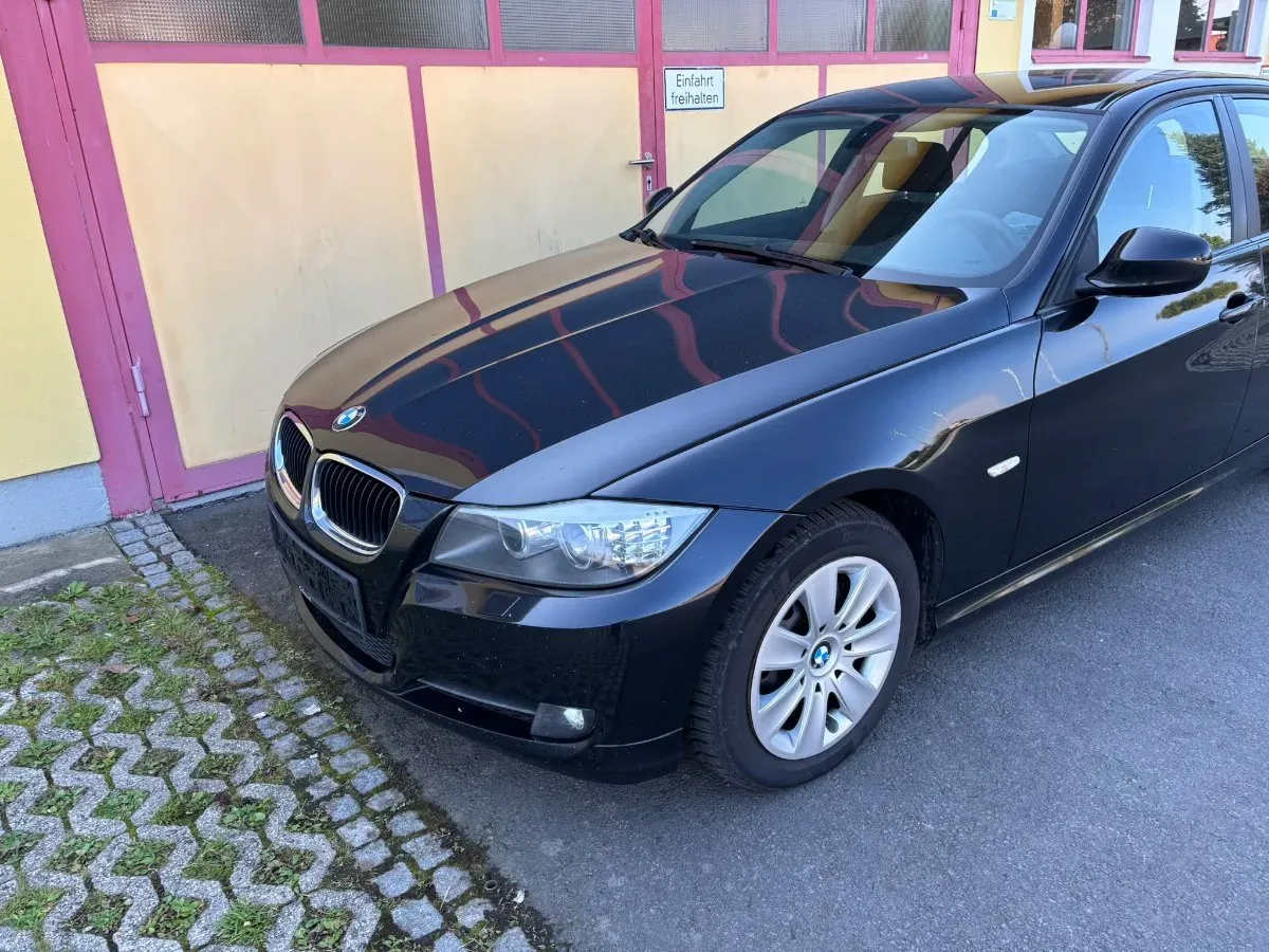 BMW 3 Series 2009 photo 2