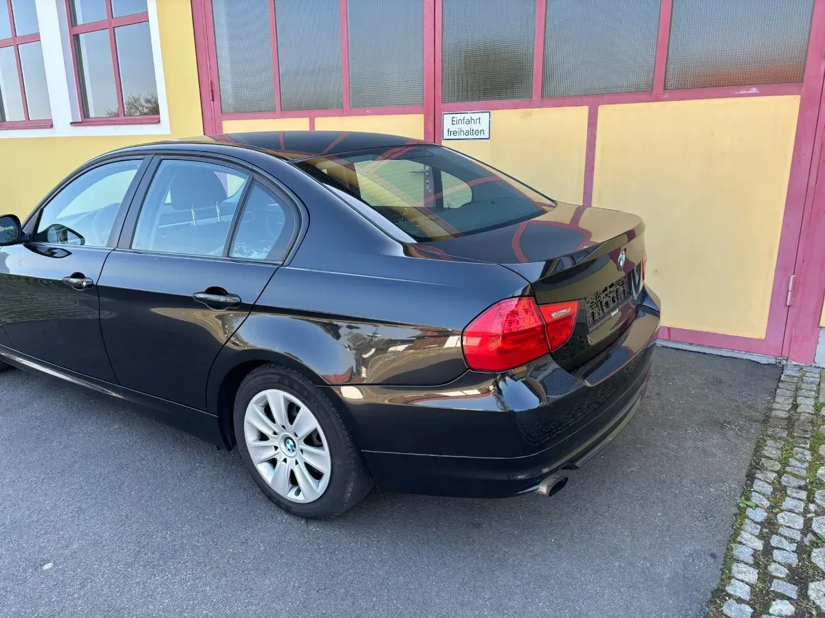 BMW 3 Series 2009 photo 3