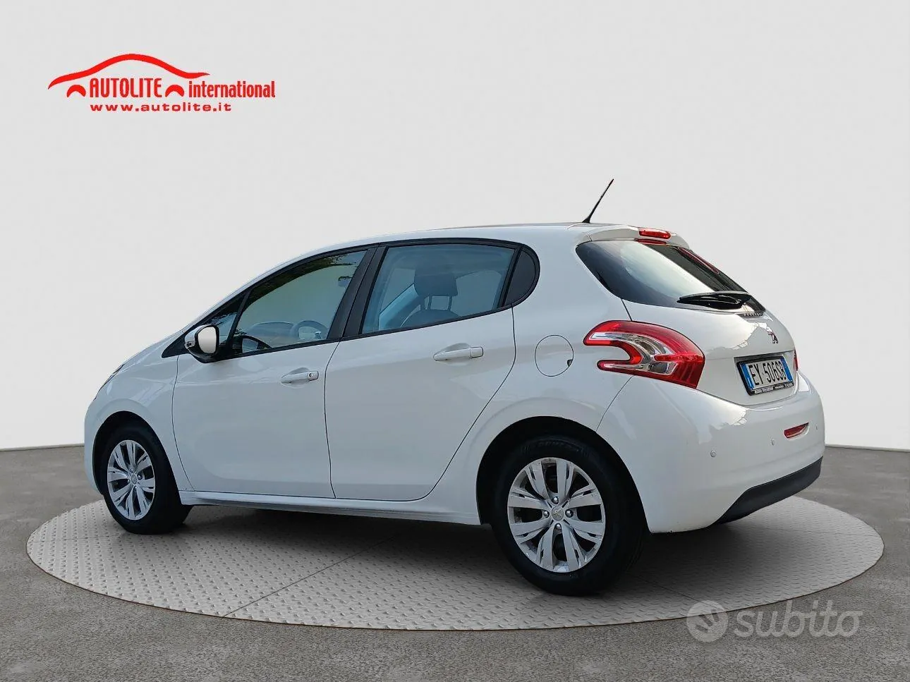 Peugeot 208 2015 photo 3