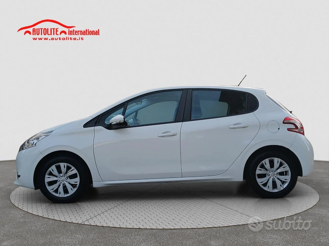 Peugeot 208 2015 photo 2