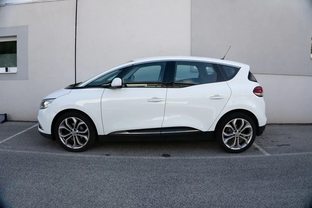 Renault Scenic 2018 photo 2
