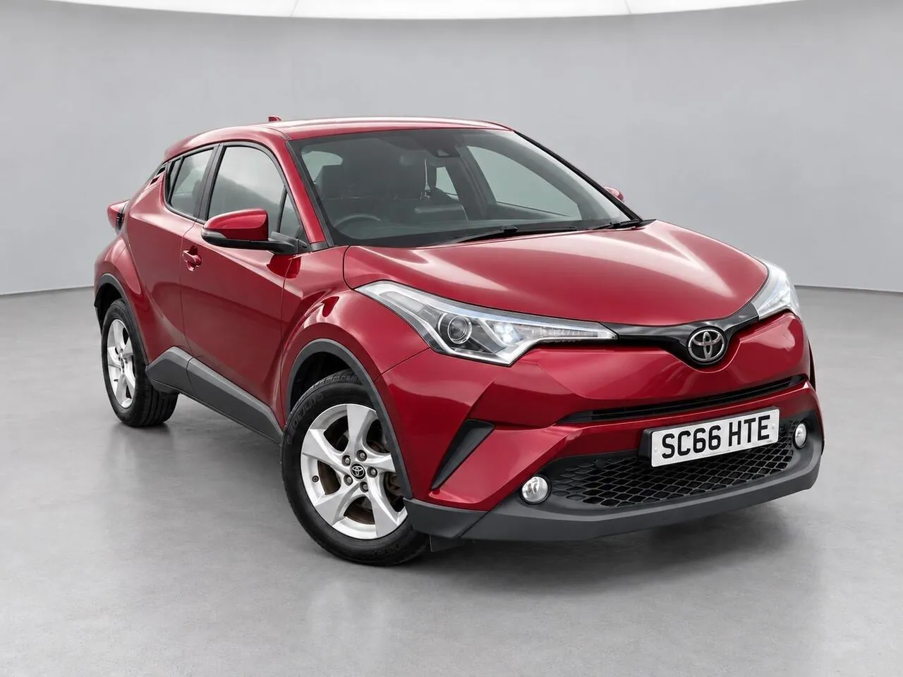 Toyota C-Hr 2017 photo 2