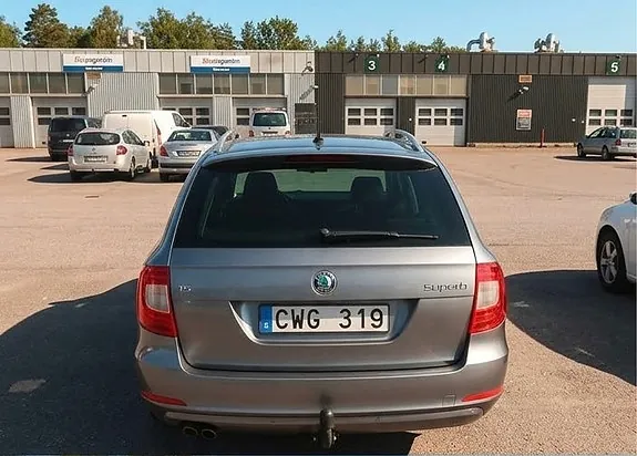 Skoda Superb 2010 photo 3