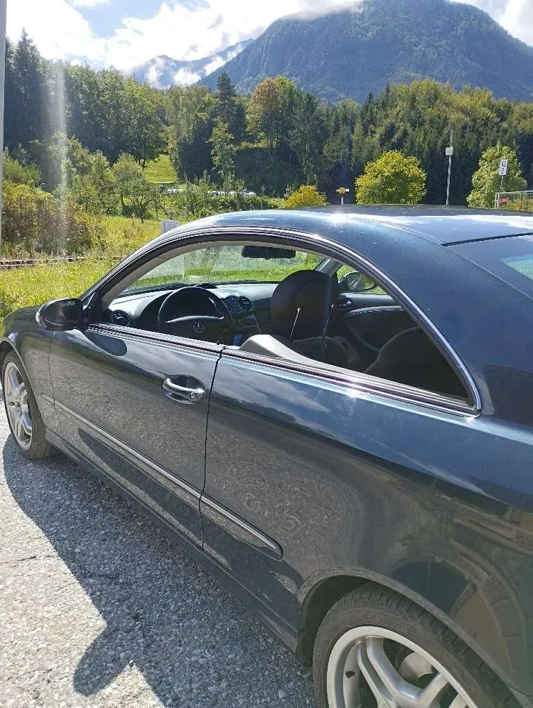 Mercedes-Benz Clk-Class 2003 photo 2