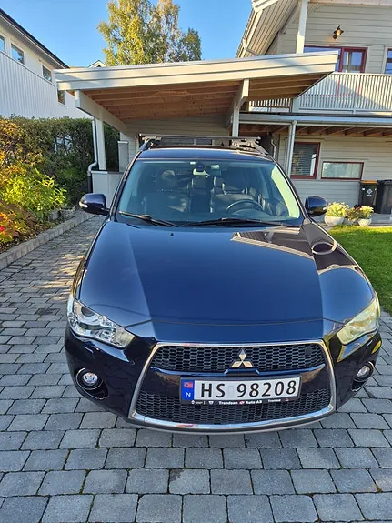 Mitsubishi Outlander 2011 photo 2
