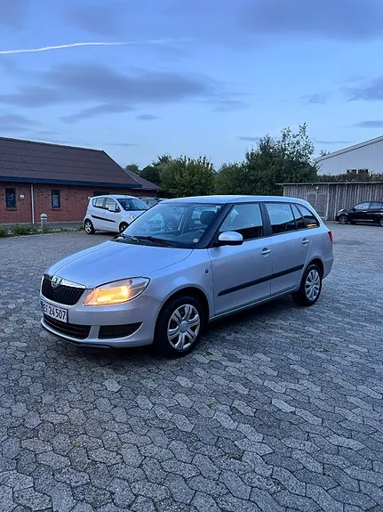 Skoda Fabia 2011 photo 5