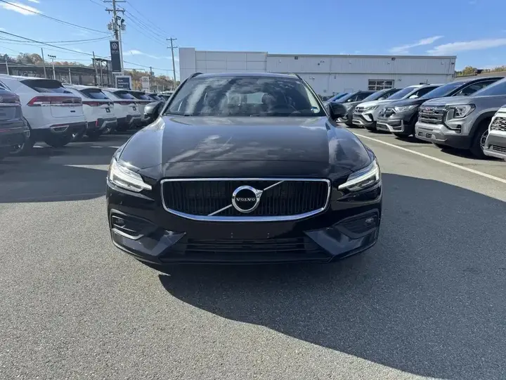Volvo V60 2021 photo 2