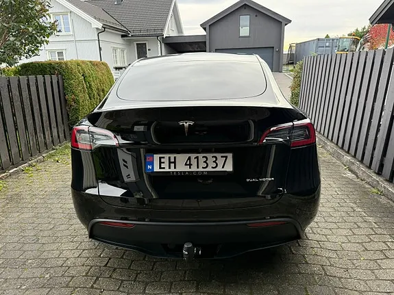 Tesla Model Y 2024 photo 5