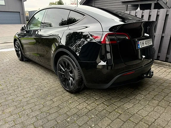 Tesla Model Y 2024 photo 3