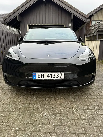Tesla Model Y 2024 photo 2