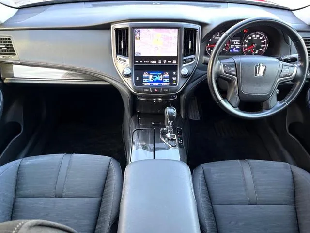 Toyota Crown 2013 photo 2