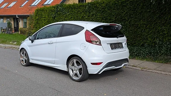 Ford Fiesta 2015 photo 4