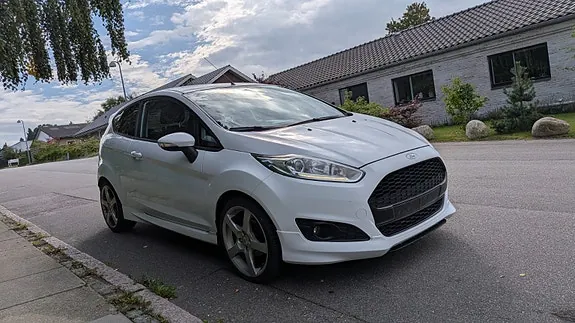 Ford Fiesta 2015 photo 2