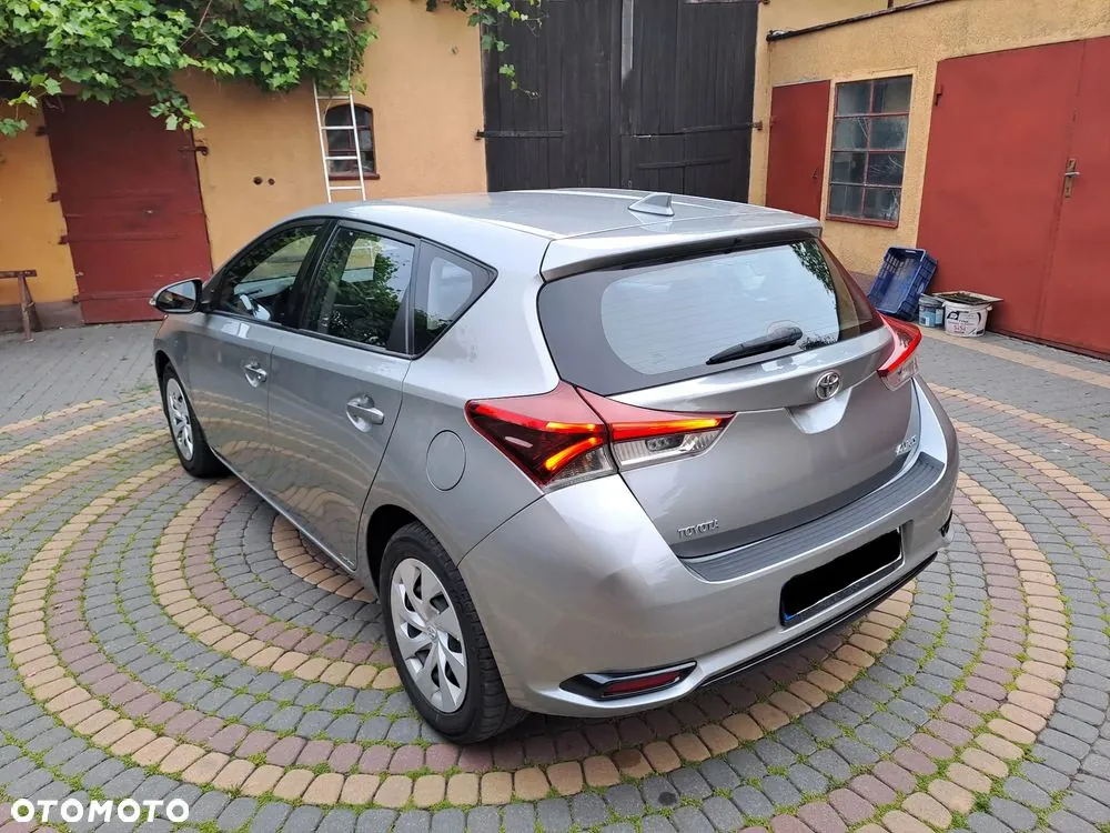 Toyota Auris 2015 photo 2