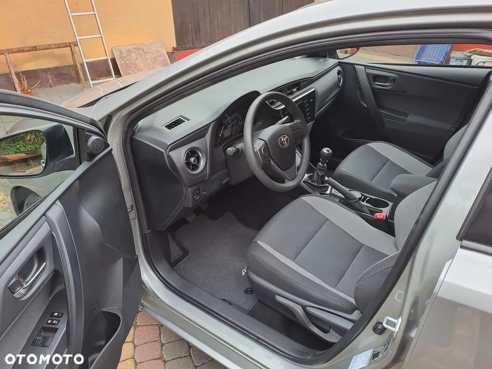 Toyota Auris 2015 photo 5