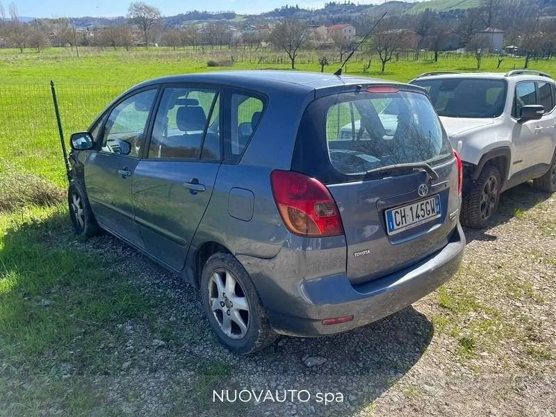 Toyota Corolla Verso 2003 photo 2