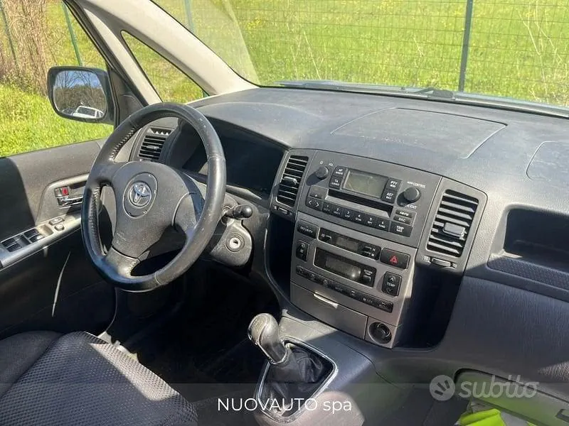 Toyota Corolla Verso 2003 photo 4