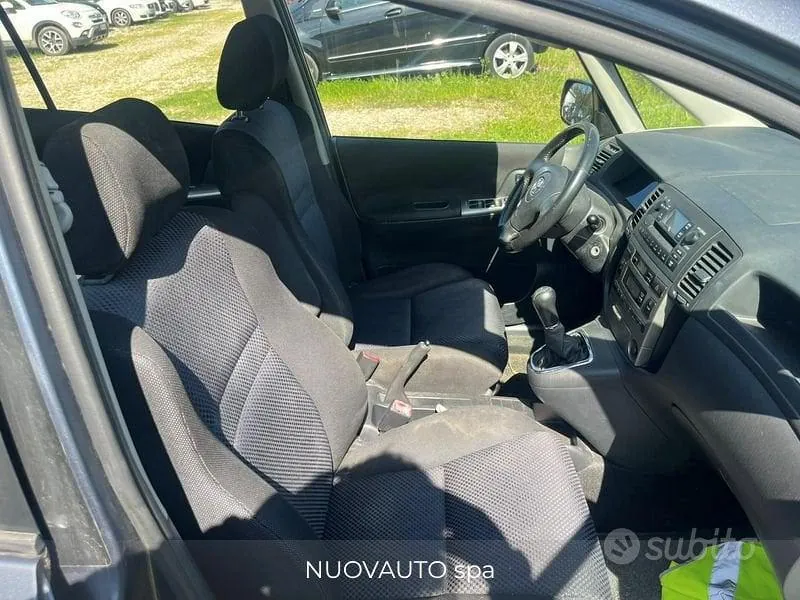 Toyota Corolla Verso 2003 photo 5