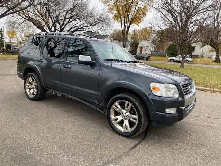 Ford Explorer 2010 photo 2