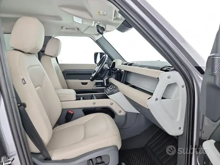 Land Rover Defender 2023 photo 3