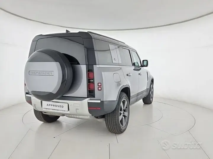 Land Rover Defender 2023 photo 2