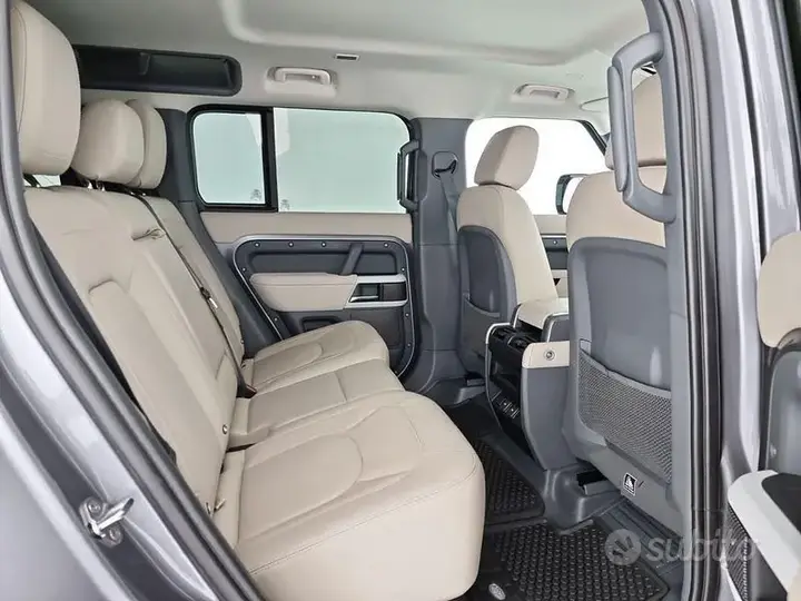 Land Rover Defender 2023 photo 5