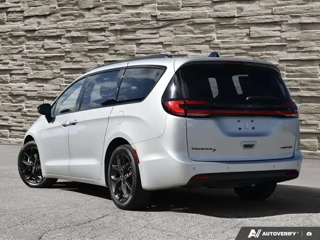 Chrysler Pacifica 2024 photo 4