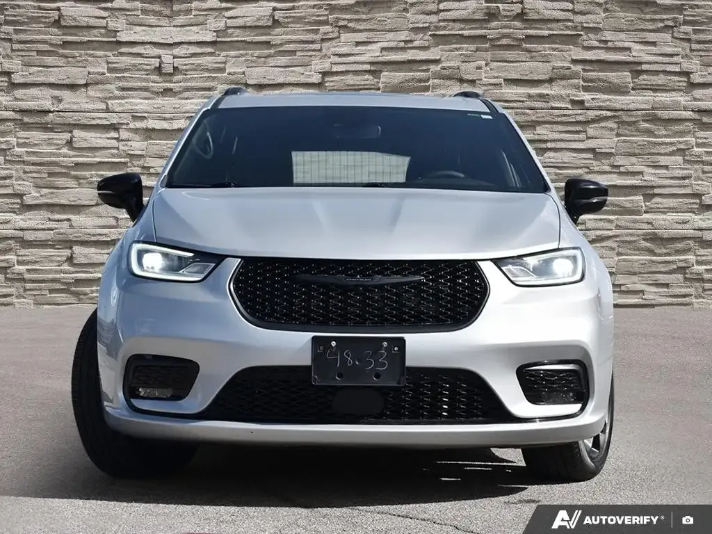 Chrysler Pacifica 2024 photo 2